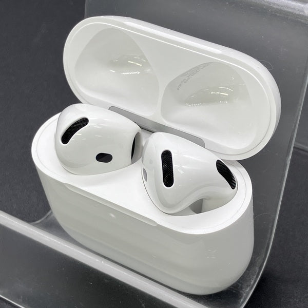 【中古】AirPods 4 MXP93J/A（アクティブノイズキャンセリング搭載）【秋葉原】