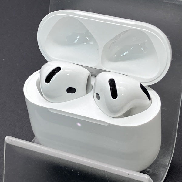 【中古】AirPods 4 MXP93J/A（アクティブノイズキャンセリング搭載）【秋葉原】