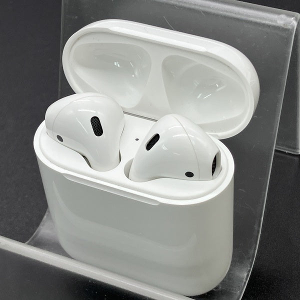 【中古】AirPods with Charging Case MV7N2J/A【秋葉原】