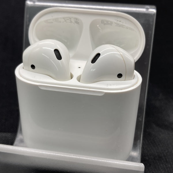 【中古】AirPods with Charging Case MV7N2J/A【日本橋】