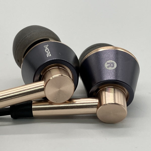 【中古】E1001 Triple-Driver In-Ear Headphones ゴールド【秋葉原】